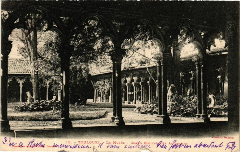 Carte postale ancienne Toulouse - Le Musée - Grand Cloitre des Augustins à Toulouse