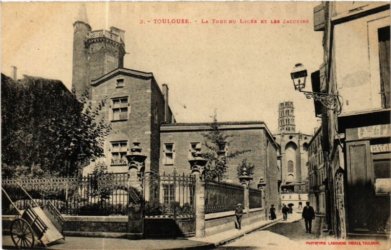 Carte postale ancienne Toulouse - La Tour du Lycée et les Jacobins à Toulouse