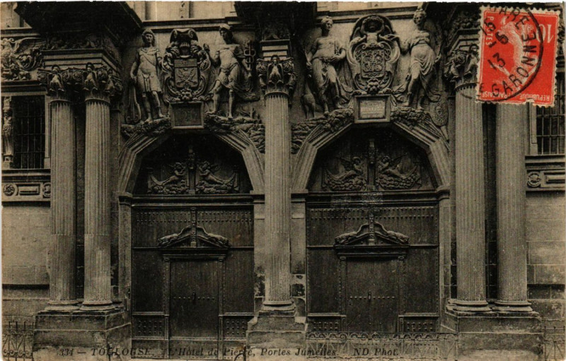 Carte postale ancienne Toulouse - L'Hotel de Pierre. Portes Jumelles à Toulouse