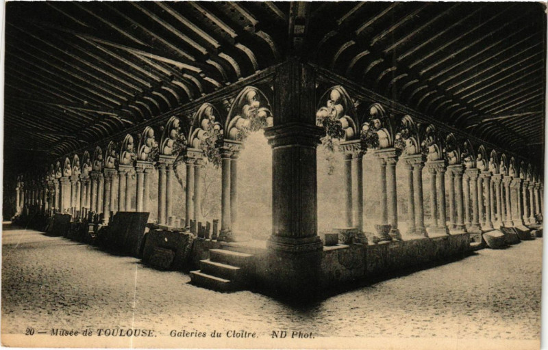 Carte postale ancienne Musée de Toulouse - Galeries du Cloitre à Toulouse