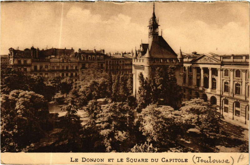 Carte postale ancienne Le Donjon et le Square du Capitole (Toulouse) à Toulouse