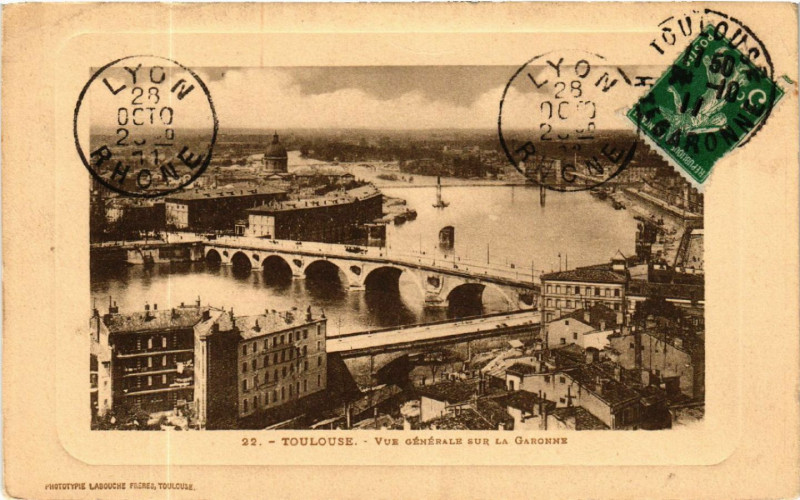 Carte postale ancienne Toulouse - Vue générale sur la Garonne à Toulouse