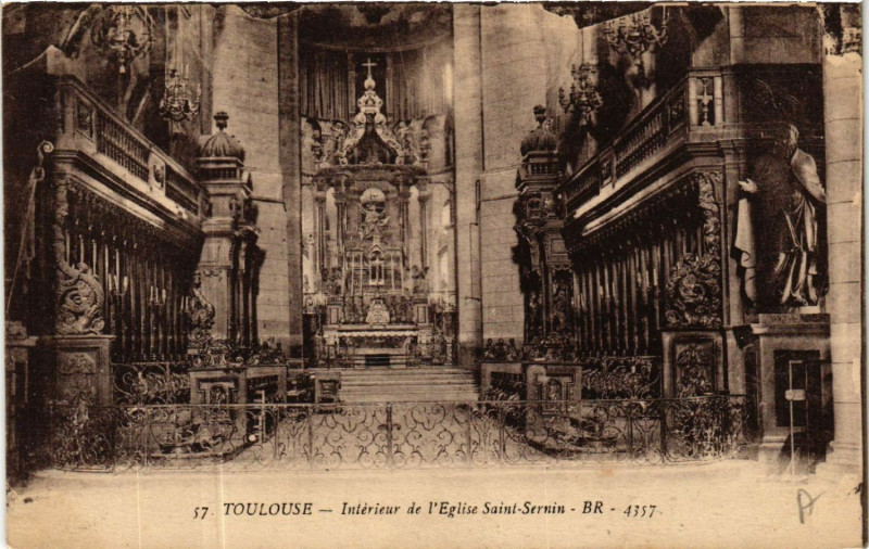 Carte postale ancienne Toulouse - Intérieur de l'Eglise Saint-Sernin à Toulouse