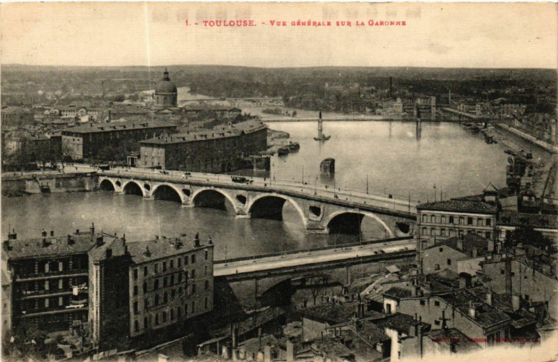 Carte postale ancienne Toulouse - Vue générale sur la Garonne à Toulouse