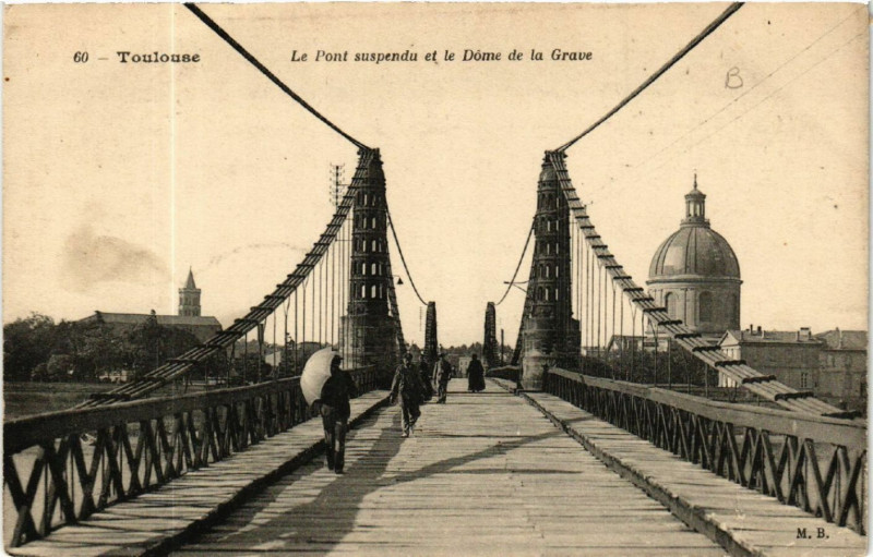 Carte postale ancienne Toulouse - Le Pont suspendu et le Dome de la Grave à Toulouse