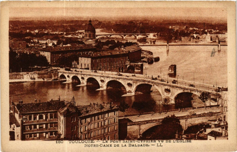 Carte postale ancienne Toulouse - Le Pont Saint-Cyprien vu de l'Eglise Notre-Dame de la... à Toulouse