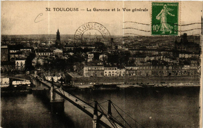 Carte postale ancienne Toulouse - La Garonne et la Vue générale à Toulouse