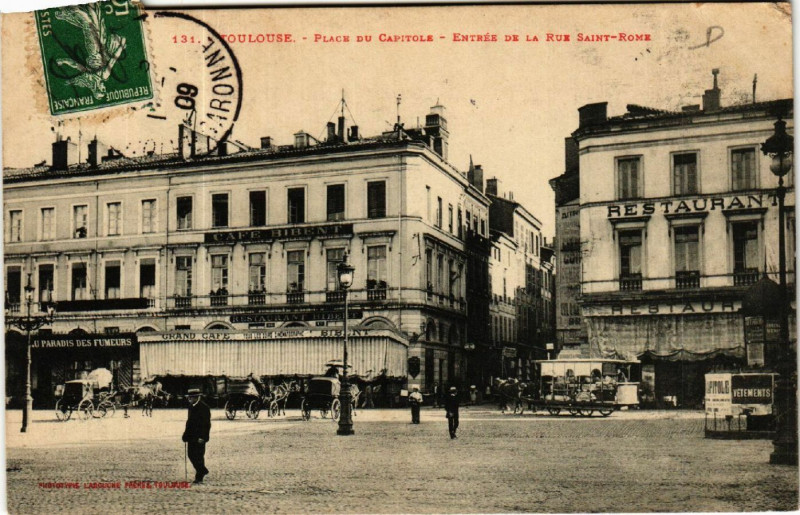Carte postale ancienne Toulouse - Place du Capitole - Entrée de la Rue Saint-Rome à Toulouse