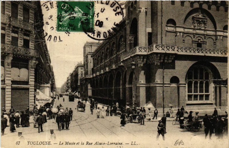 Carte postale ancienne Toulouse - Le Musée et la Rue Alsace-Lorraine à Toulouse