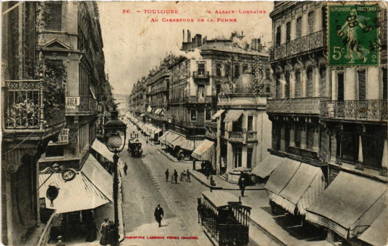 Carte postale ancienne Toulouse - Le Alsace Lorraine au Carrefour de la Pomme à Toulouse
