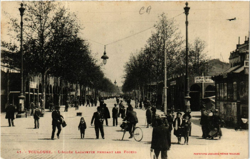 Carte postale ancienne Toulouse - L'Allée Lafayette pendant les Foires à Toulouse