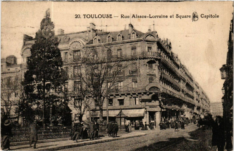 Carte postale ancienne Toulouse - Rue Alsace-Lorraine et Square du Capitole à Toulouse