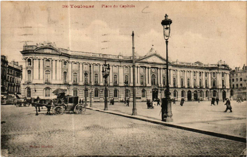 Carte postale ancienne Toulouse - Place du Capitole à Toulouse