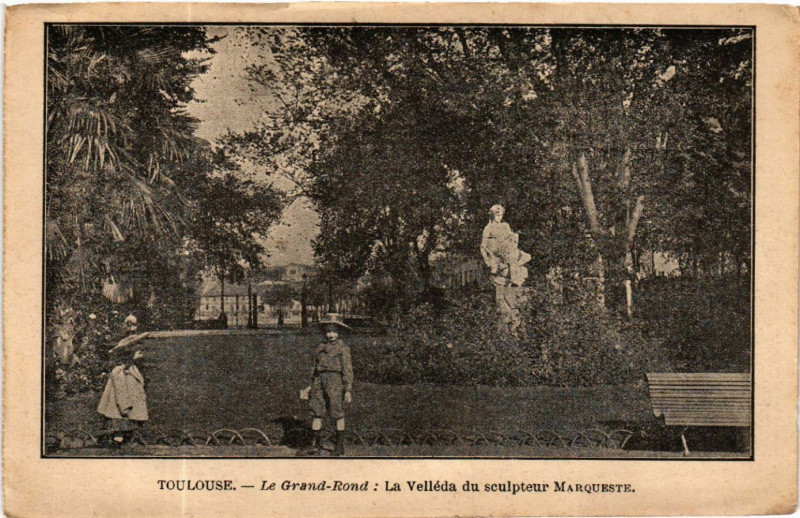 Carte postale ancienne Toulouse - Le Grand-Rond : La Valléda du sculpteur Marqueste à Toulouse