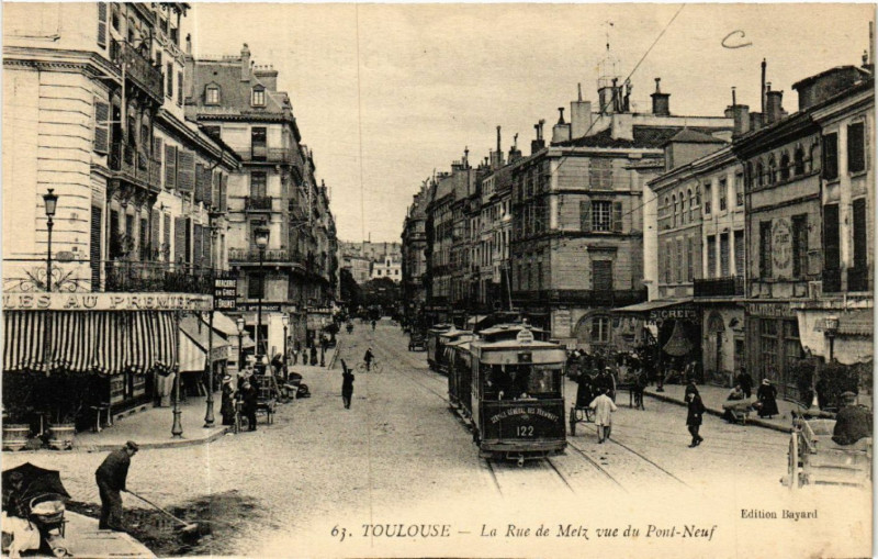 Carte postale ancienne Toulouse - La Rue de Metz vue du Pont-Neuf à Toulouse