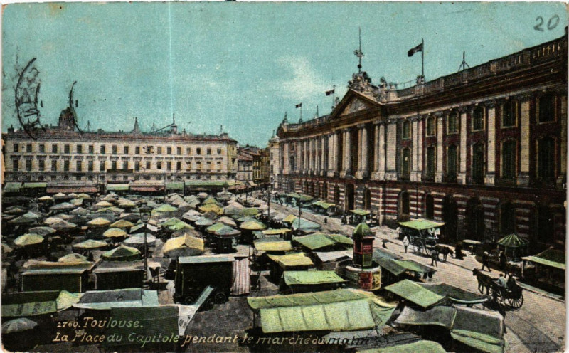 Carte postale ancienne Toulouse - La Place du Capitole pendant le marché du matin à Toulouse