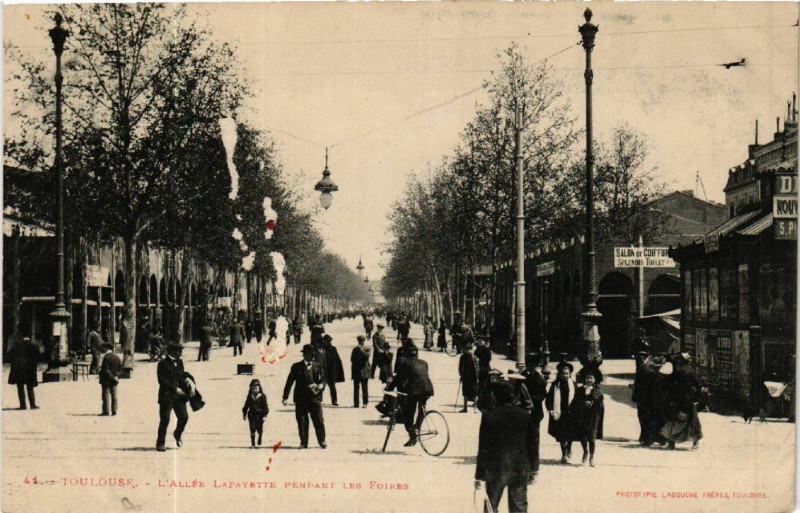 Carte postale ancienne Toulouse - L'Allée Lafayette pendant les Potrés à Toulouse