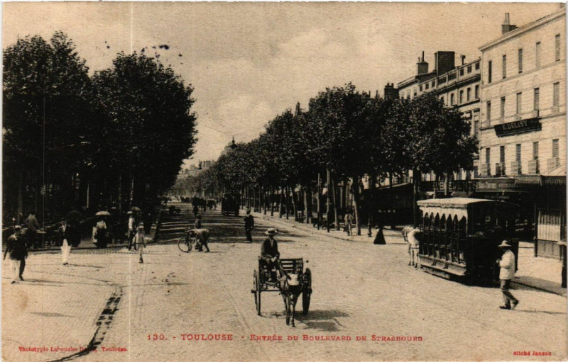 Carte postale ancienne Toulouse - Entrée du Boulevard de Strasbourg à Toulouse