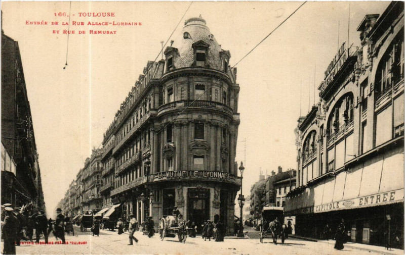 Carte postale ancienne Toulouse - Entrée de la Rue Alsace-Lorraine et Rue de Remusat à Toulouse