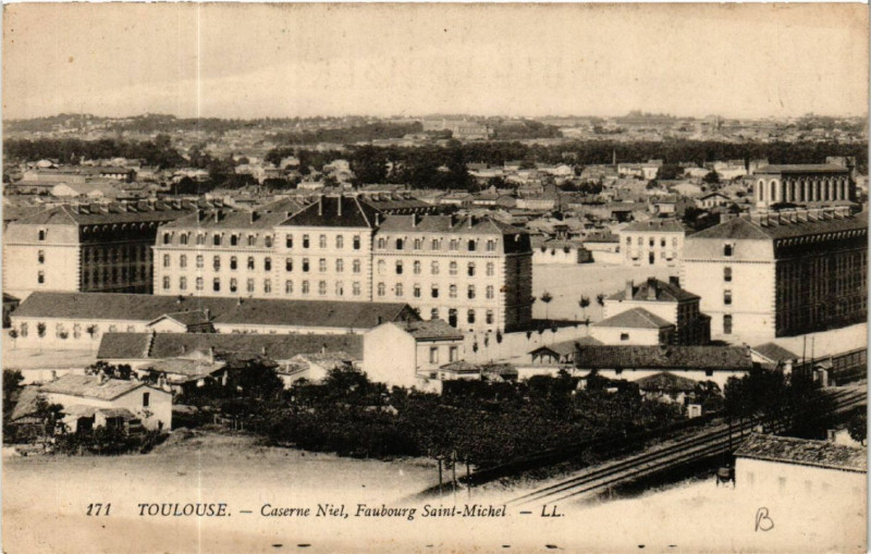 Carte postale ancienne Toulouse - Caserne Niel Faubourg Saint-Michel à Toulouse