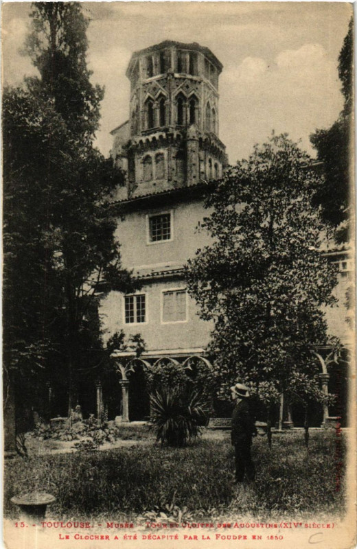 Carte postale ancienne Toulouse - Musée - Tour et Cloitre des Augustins (Xiv siécle) à Toulouse