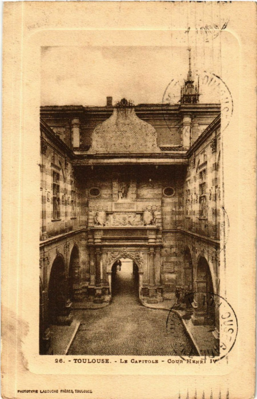 Carte postale ancienne Toulouse - Le Capotole - Cour Henri Iv à Toulouse