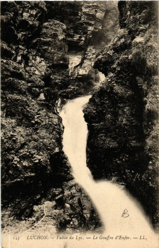 Carte postale ancienne Luchon - Vellée du Lys - Le Goffre d'Enfer