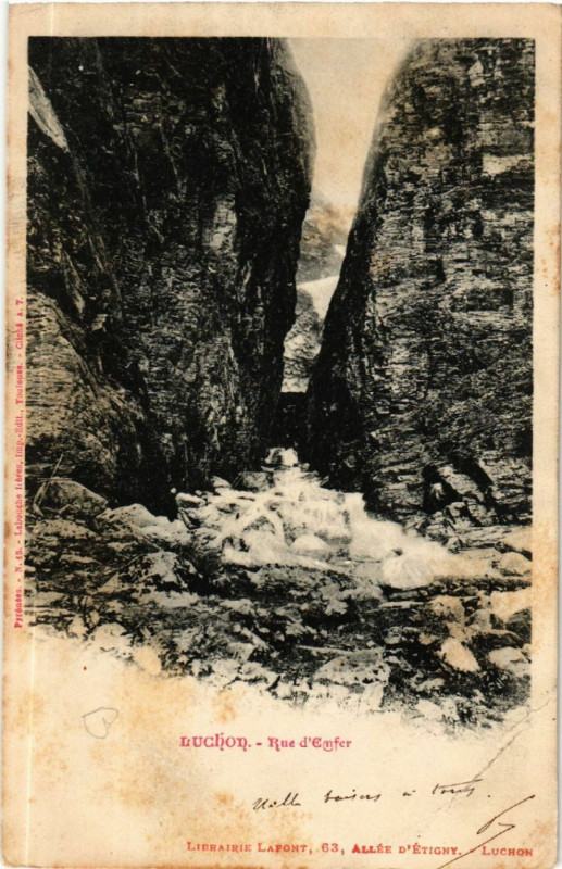 Carte postale ancienne Luchon - Rue d'Emfer