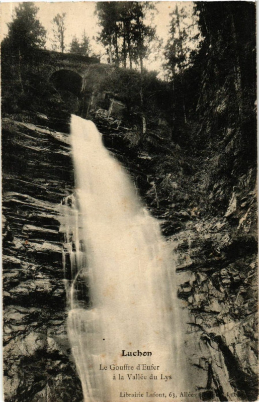 Carte postale ancienne Luchon - Le Gouffre d'Enfer a la Vallée du Lys
