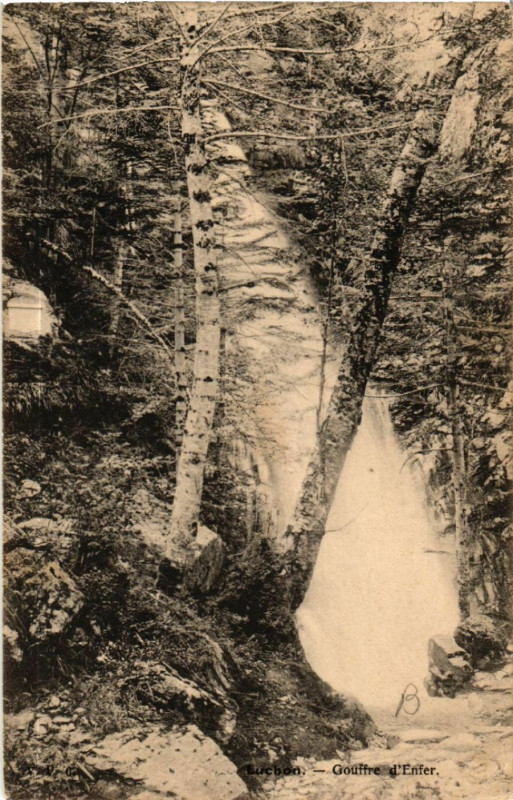 Carte postale ancienne Luchon - Gouffre d'Enfer
