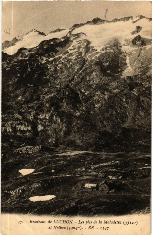 Carte postale ancienne Env. de Luchon - Les pics de la Maladetta (3372 m) et Nethou..
