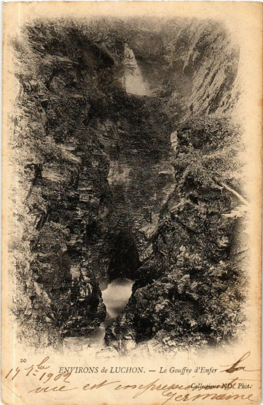 Carte postale ancienne Env. de Luchon - Le Goffre d'Enfer