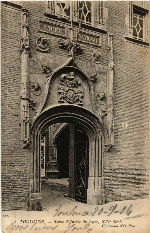 Carte postale ancienne Toulouse - Porte d'Entrée du Lycée Xvi Siécle à Toulouse