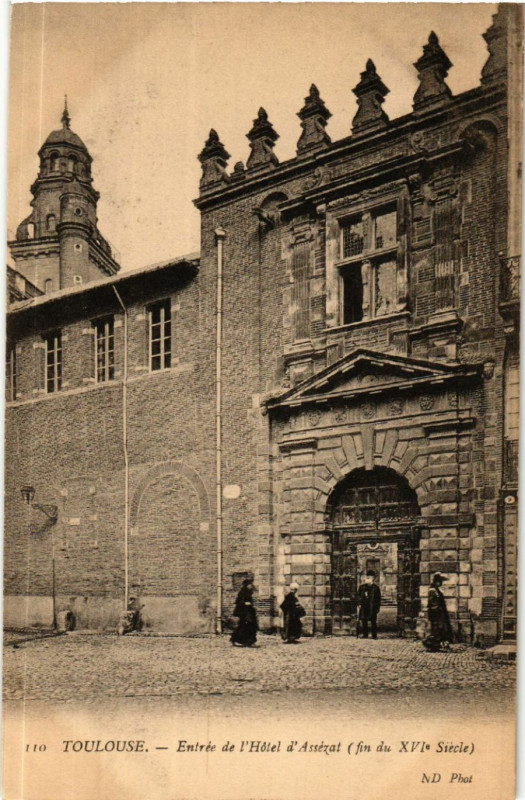 Carte postale ancienne Toulouse - Entrée de l'Hotel d'Assézat (fin du Xvi Siécle) à Toulouse