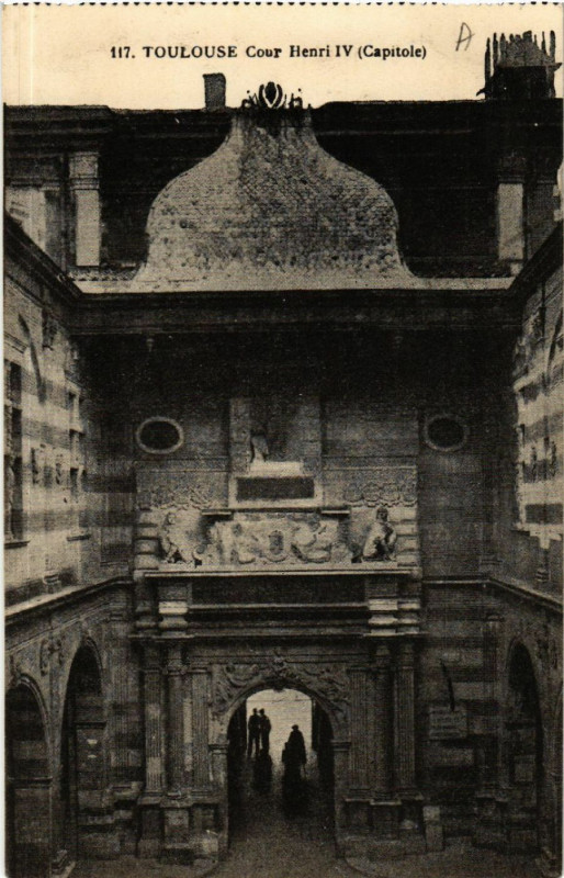 Carte postale ancienne Toulouse - Cour Henri Iv (Capitole) à Toulouse