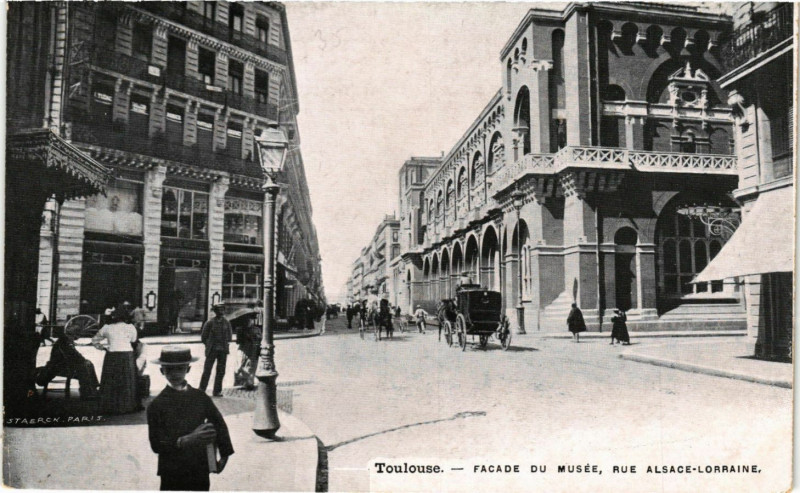 Carte postale ancienne Toulouse - Facade du Musée rue Alsace-Lorraine à Toulouse