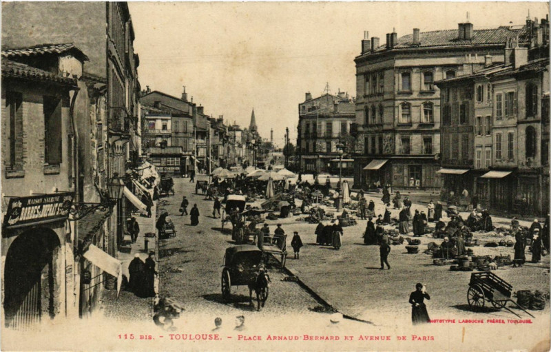 Carte postale ancienne Toulouse - Place Arnaud Bernard et Avenue de Paris à Toulouse