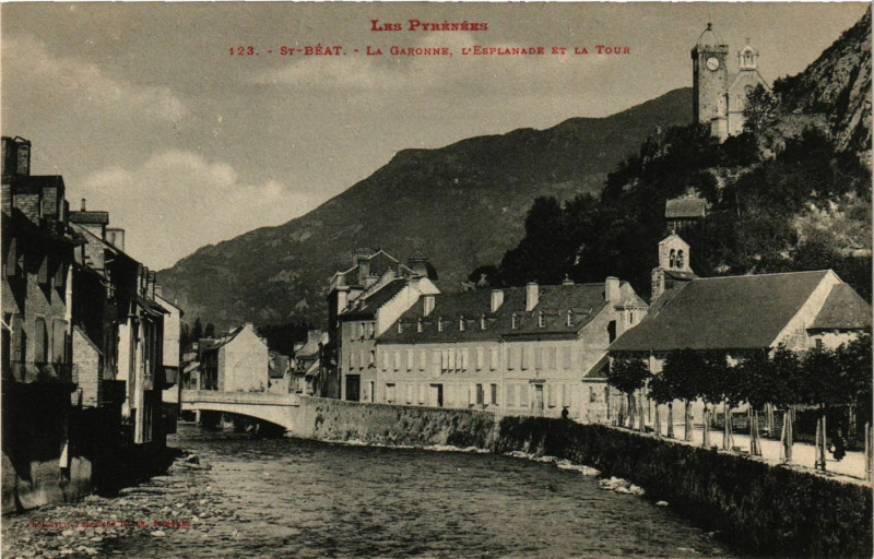 Carte postale ancienne Saint-Beat - La Garonne L'Esplanade et la Tour