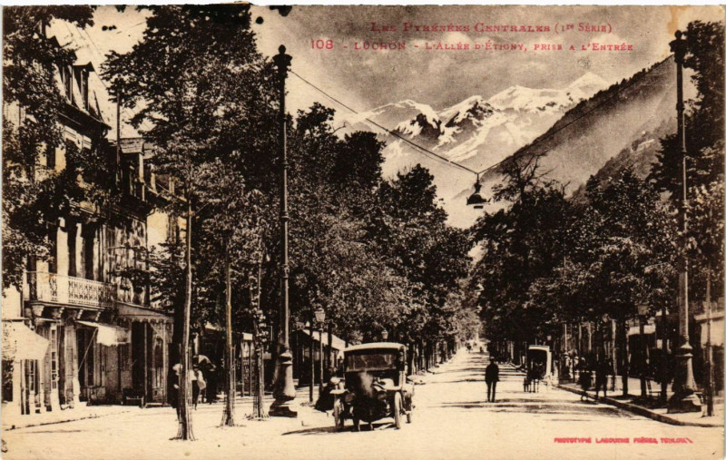 Carte postale ancienne Luchon - L'Allée d'Etigny prise a l'Entrée