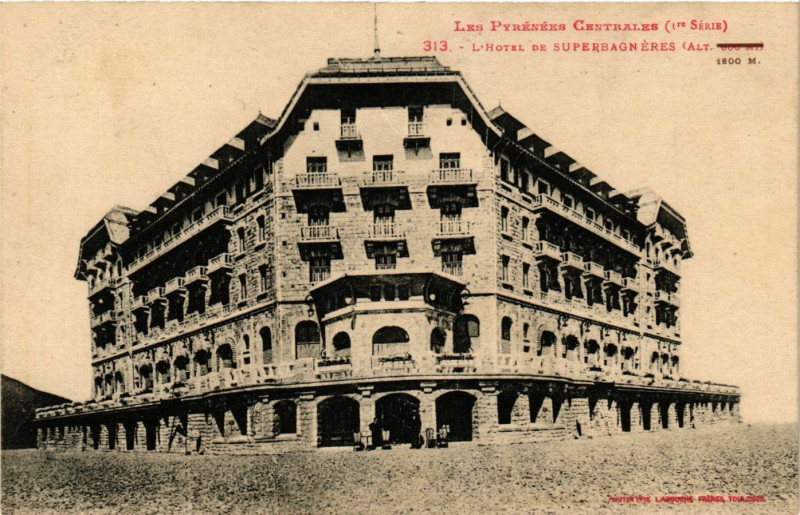Carte postale ancienne L'Hotel de Superbagneres (Alt 1800 m)