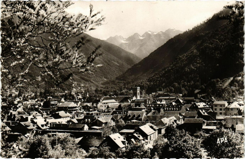 Carte postale ancienne En Parcourant les Pyrénées - Luchon ( ) - Vue Générale