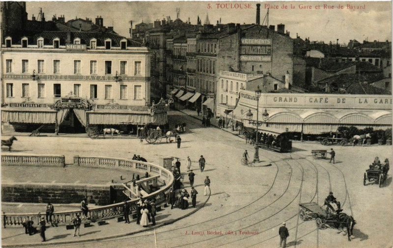 Carte postale ancienne Toulouse - Place de la Gare et Rue de Bavard à Toulouse