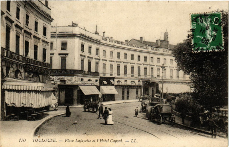Carte postale ancienne Toulouse - Place Lafayette et l'Hotel Capoul à Toulouse