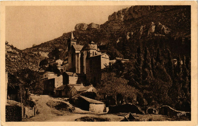 Carte postale ancienne Vallée de la Dourbie Le Monna Agglomeration pittoresque au pied C à Ore