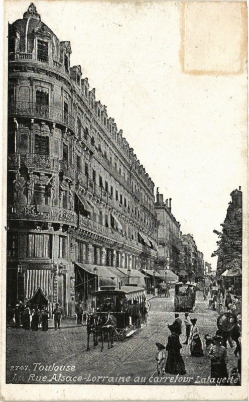 Carte postale ancienne Toulouse - La Rue Alsace-Lorraine au carrefour Lafayette à Toulouse