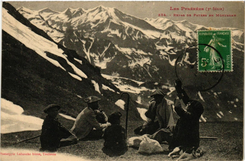 Carte postale ancienne Repas de Patres en Montagne
