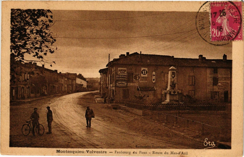 Carte postale ancienne Montesquieu-Volvestre - Faubourg du Pont - Route du Mas-d'Azil à Montesquieu-Volvestre