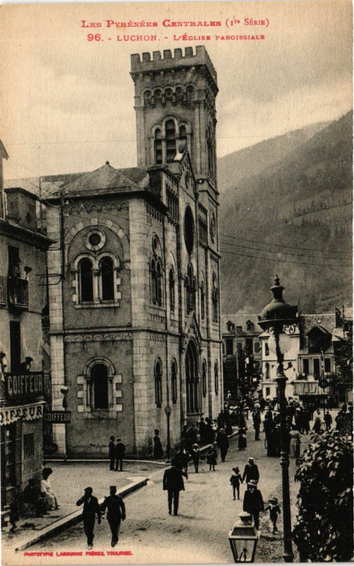 Carte postale ancienne Luchon - L'Eglise Paroissiale