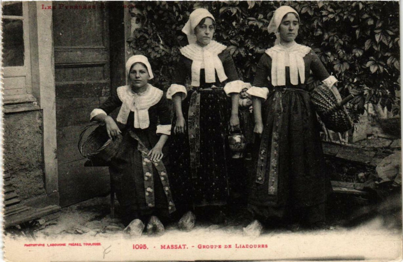 Carte postale ancienne Massat Groupe Liadoures à Massat
