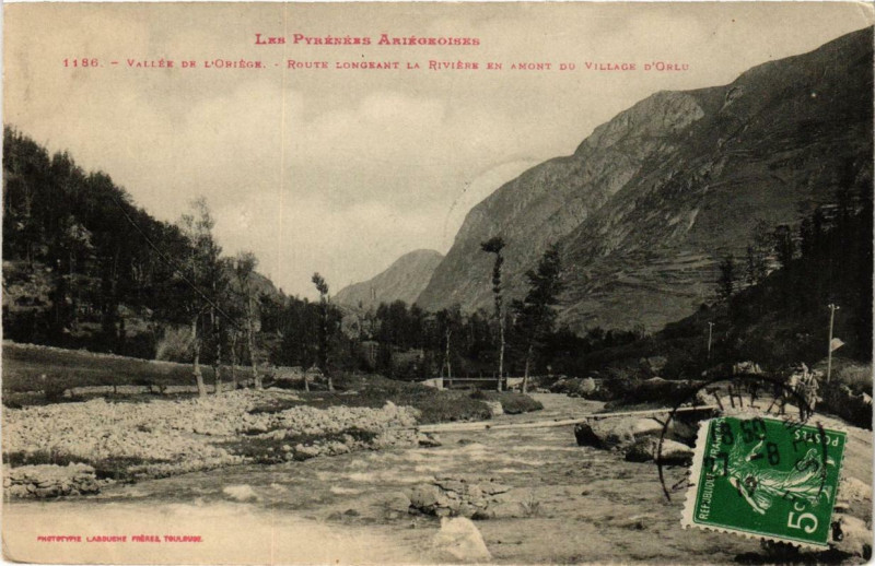 Carte postale ancienne Vallée de l'Oriége Route Longeant la Riviére en Amont